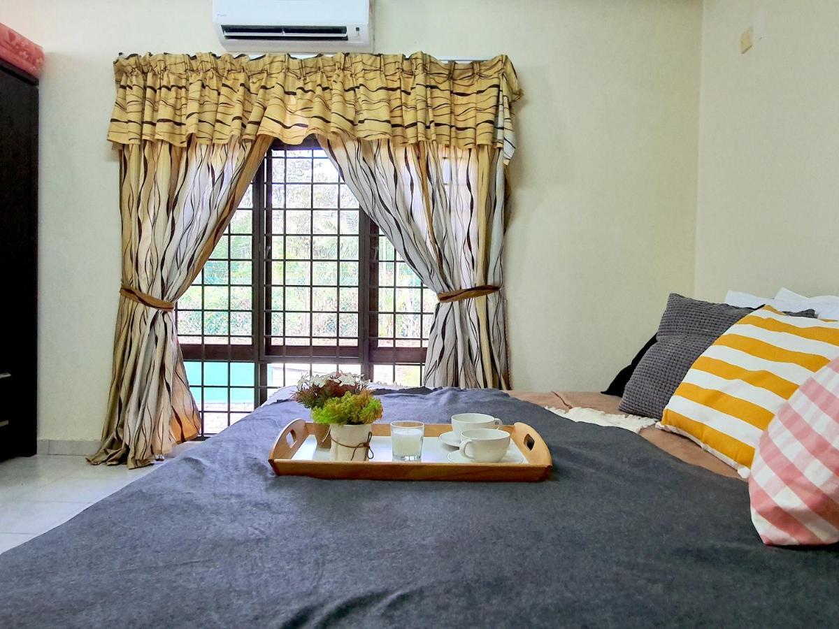 Melaka Afamosa Villa With Private Pool For 10 Pax Алор Гаджах Екстериор снимка