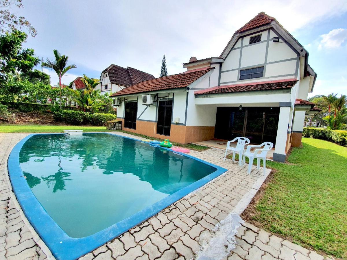 Melaka Afamosa Villa With Private Pool For 10 Pax Алор Гаджах Екстериор снимка