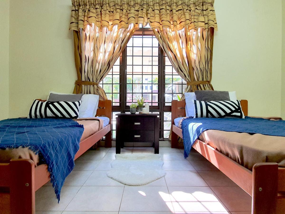 Melaka Afamosa Villa With Private Pool For 10 Pax Алор Гаджах Екстериор снимка