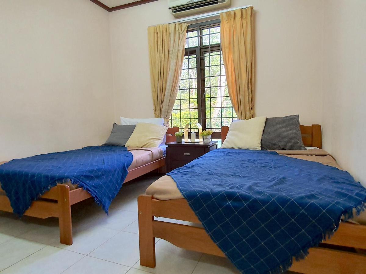 Melaka Afamosa Villa With Private Pool For 10 Pax Алор Гаджах Екстериор снимка