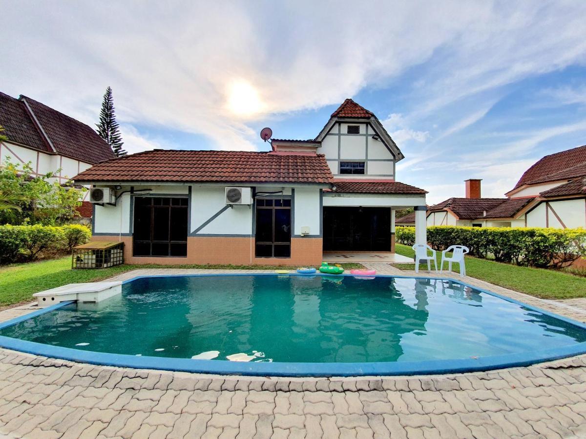 Melaka Afamosa Villa With Private Pool For 10 Pax Алор Гаджах Екстериор снимка