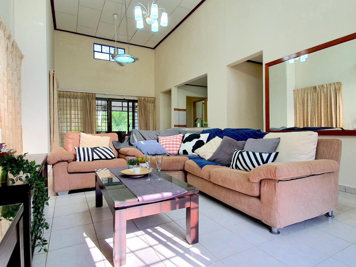 Melaka Afamosa Villa With Private Pool For 10 Pax Алор Гаджах Екстериор снимка