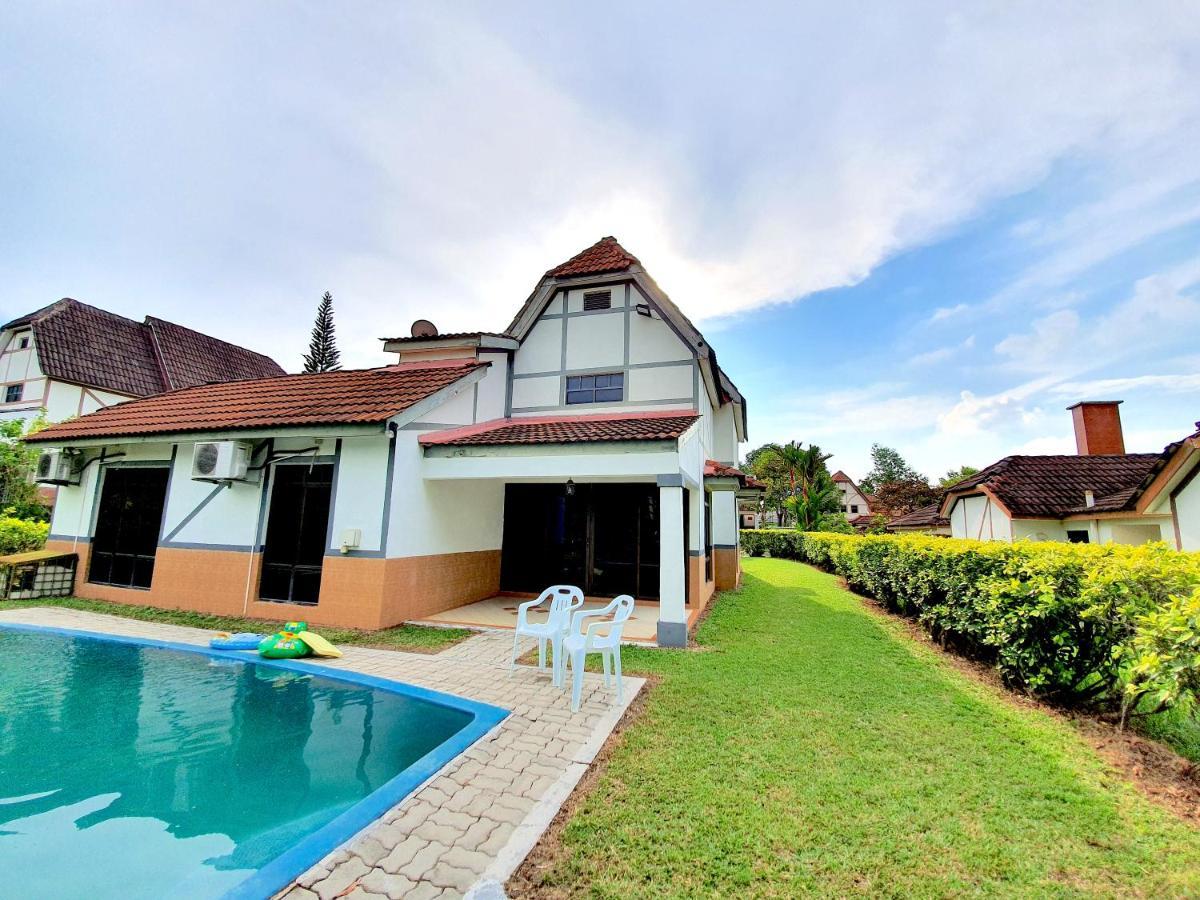 Melaka Afamosa Villa With Private Pool For 10 Pax Алор Гаджах Екстериор снимка