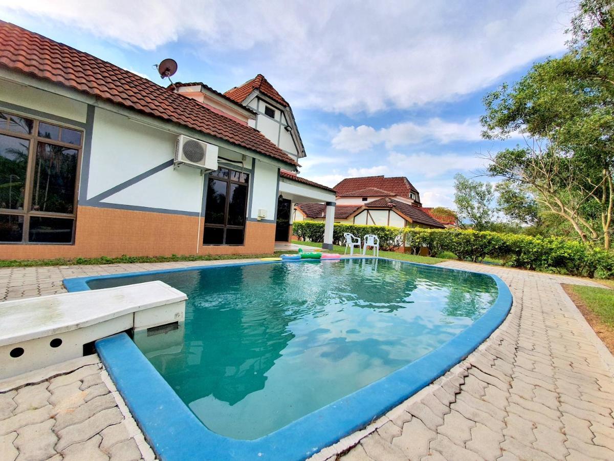 Melaka Afamosa Villa With Private Pool For 10 Pax Алор Гаджах Екстериор снимка
